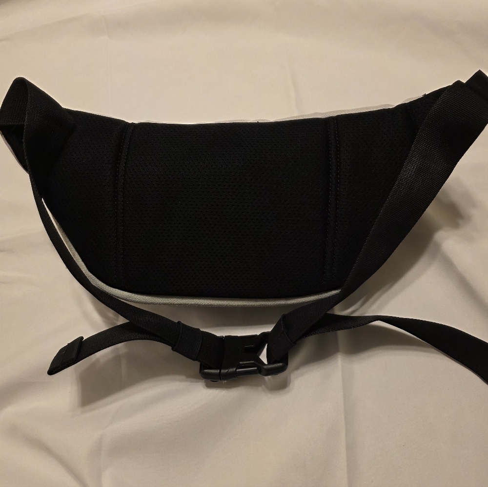 The North Face Borealis LIGHT Gray 13" Sling Bag, EUC - Picture 11 of 16